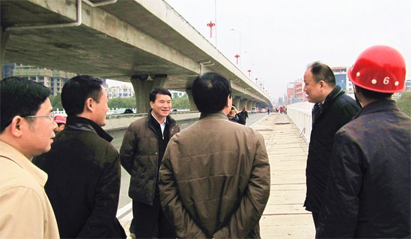 宜春市市长蒋斌视察我公司明月大桥工程